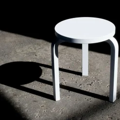 Hocker^Artek 60 Hocker Gestell lackiert