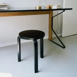 Hocker^Artek 60 Hocker Gestell lackiert