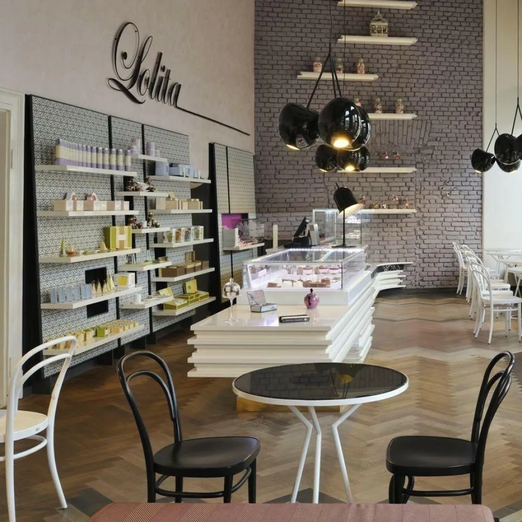 Stühle^Thonet 214 M Bugholzstuhl mit Muldensitz