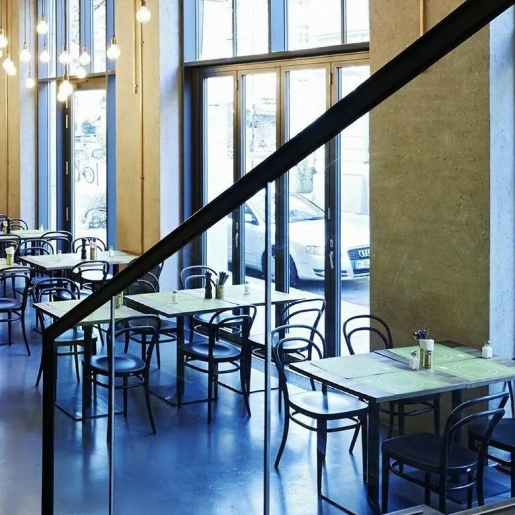 Stühle^Thonet 214 M Bugholzstuhl mit Muldensitz