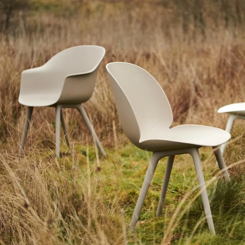 Gartenstühle^Gubi Bat Gartenarmlehnstuhl