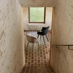 Gartenstühle^Gubi Bat Gartenarmlehnstuhl