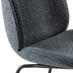 Stühle^Gubi Beetle Schalenstuhl Vollpolsterung Gestell konisch