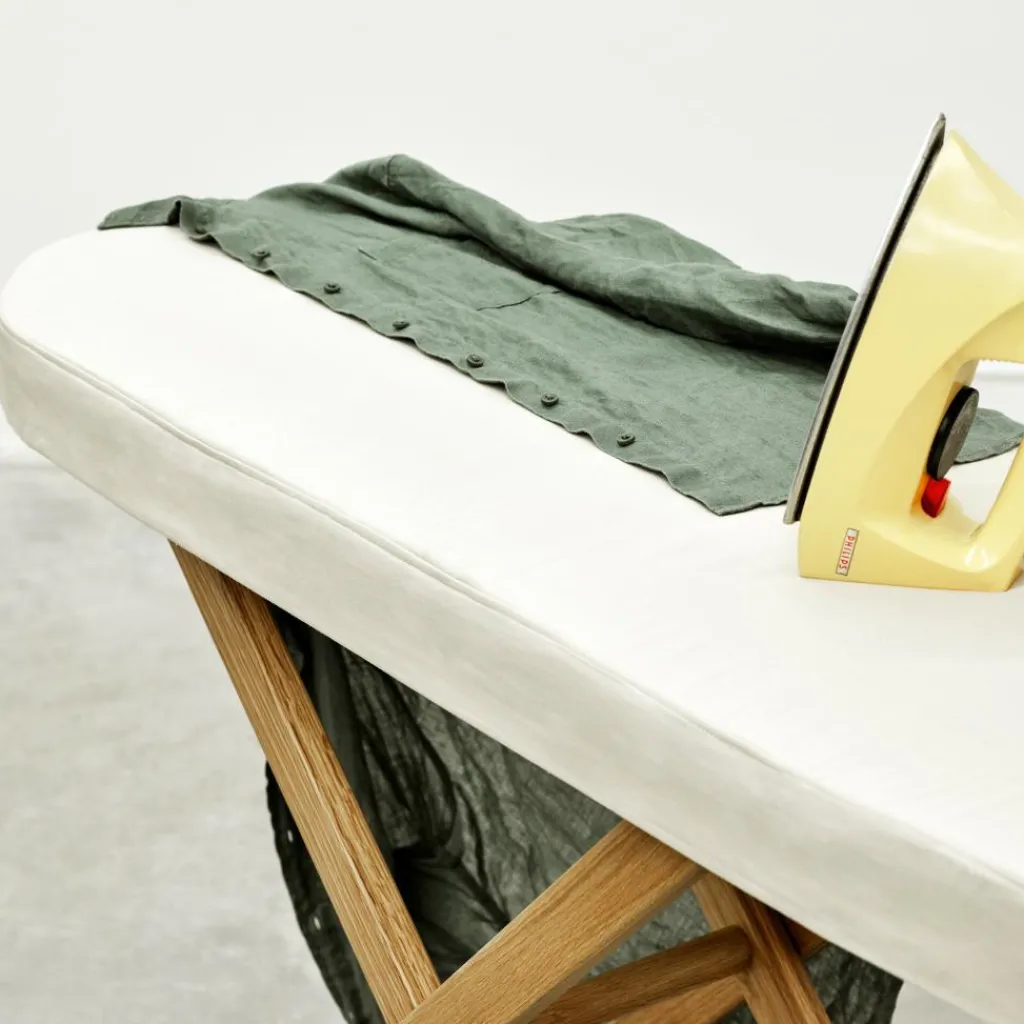 Tische^Design House Stockholm Cinderella Beistelltisch/Bügeltisch klappbar