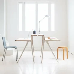 Vitra Courier Schreibtisch Gestell kreide| Tische