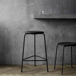 Hocker^Fritz Hansen DOT™ Hocker Leder Gestell schwarz