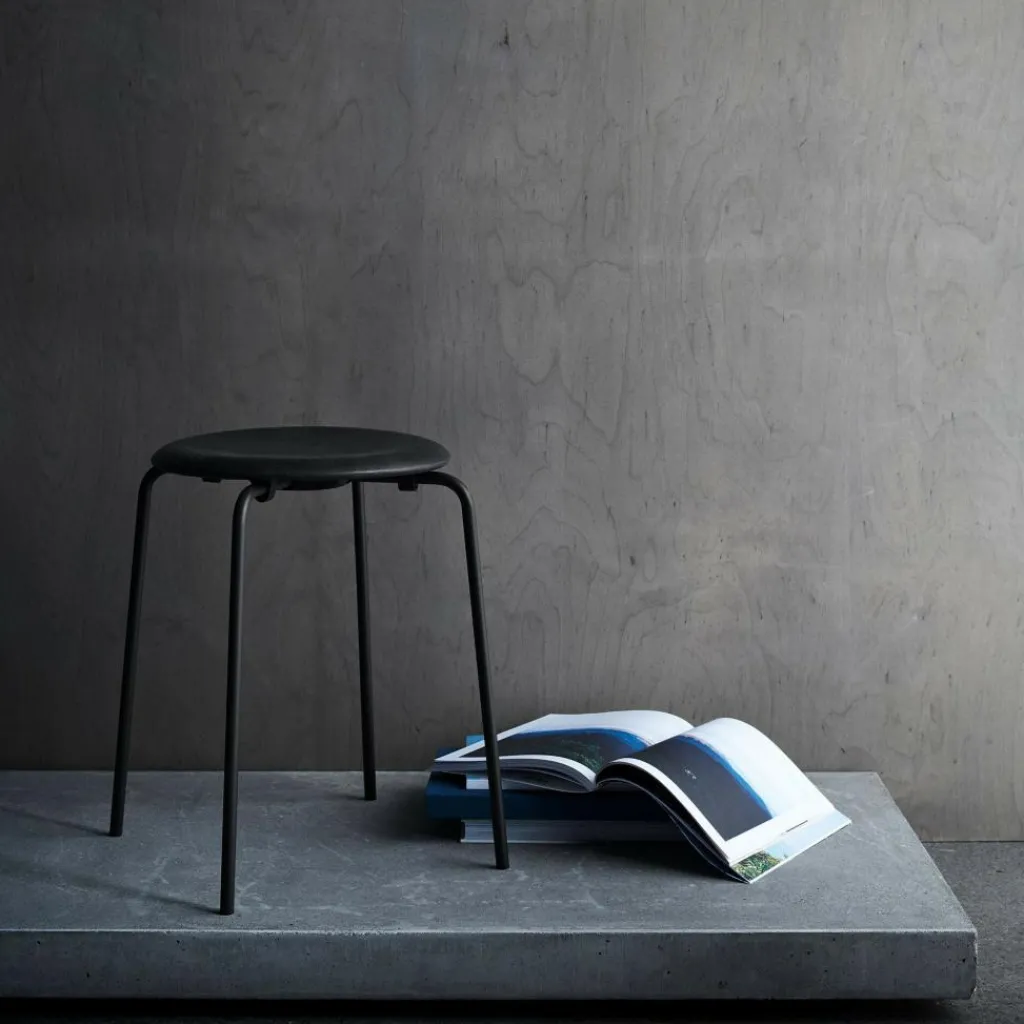 Hocker^Fritz Hansen DOT™ Hocker Leder Gestell schwarz