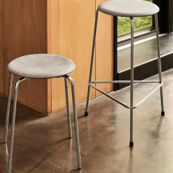 Hocker^Fritz Hansen DOT™ Hocker Leder Gestell Stahl verchromt