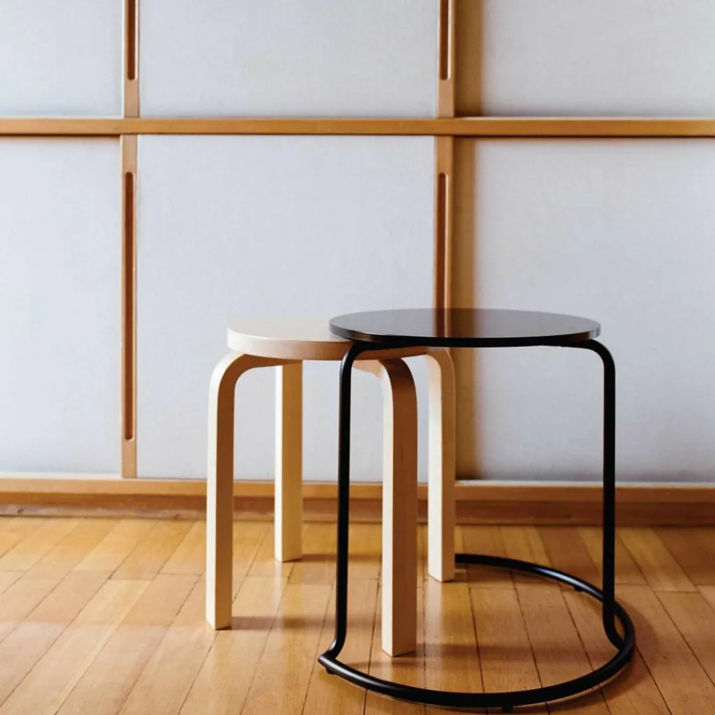 Hocker^Artek E60 Hocker Gestell klar lackiert