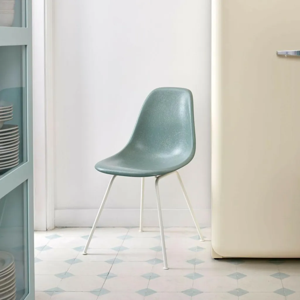 Stühle^Vitra Eames Fiberglass Side Chair DSX Gestell weiß