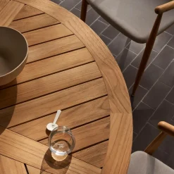 Carl Hansen Embrace E022 Gartenesstisch| Gartentische