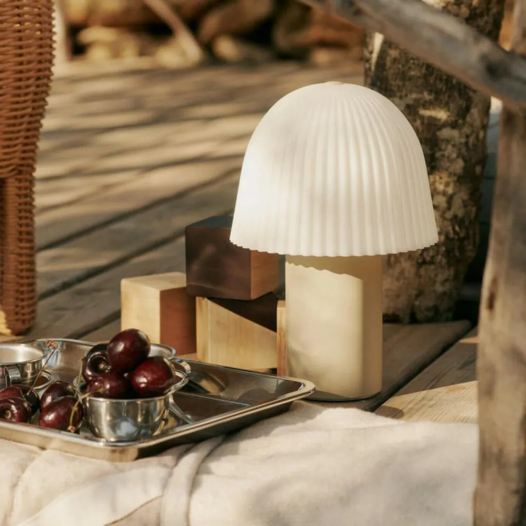 Ferm Living Frill LED Tischleuchte mit Akku| Outdoor-Akkuleuchten|Outdoor-Akkuleuchten