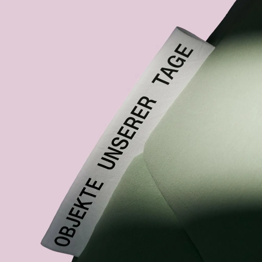 Sofas^OUT Objekte unserer Tage Henn 01 Sofa 210x140cm