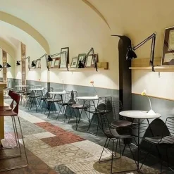 Garten-Bistrotische^Arper Leaf Gartentisch dreieckig H74