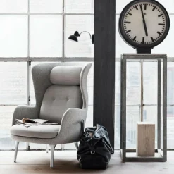 Fritz Hansen Ro™ JH1 Ohrensessel Stoff Füße aus Aluminium| Sessel