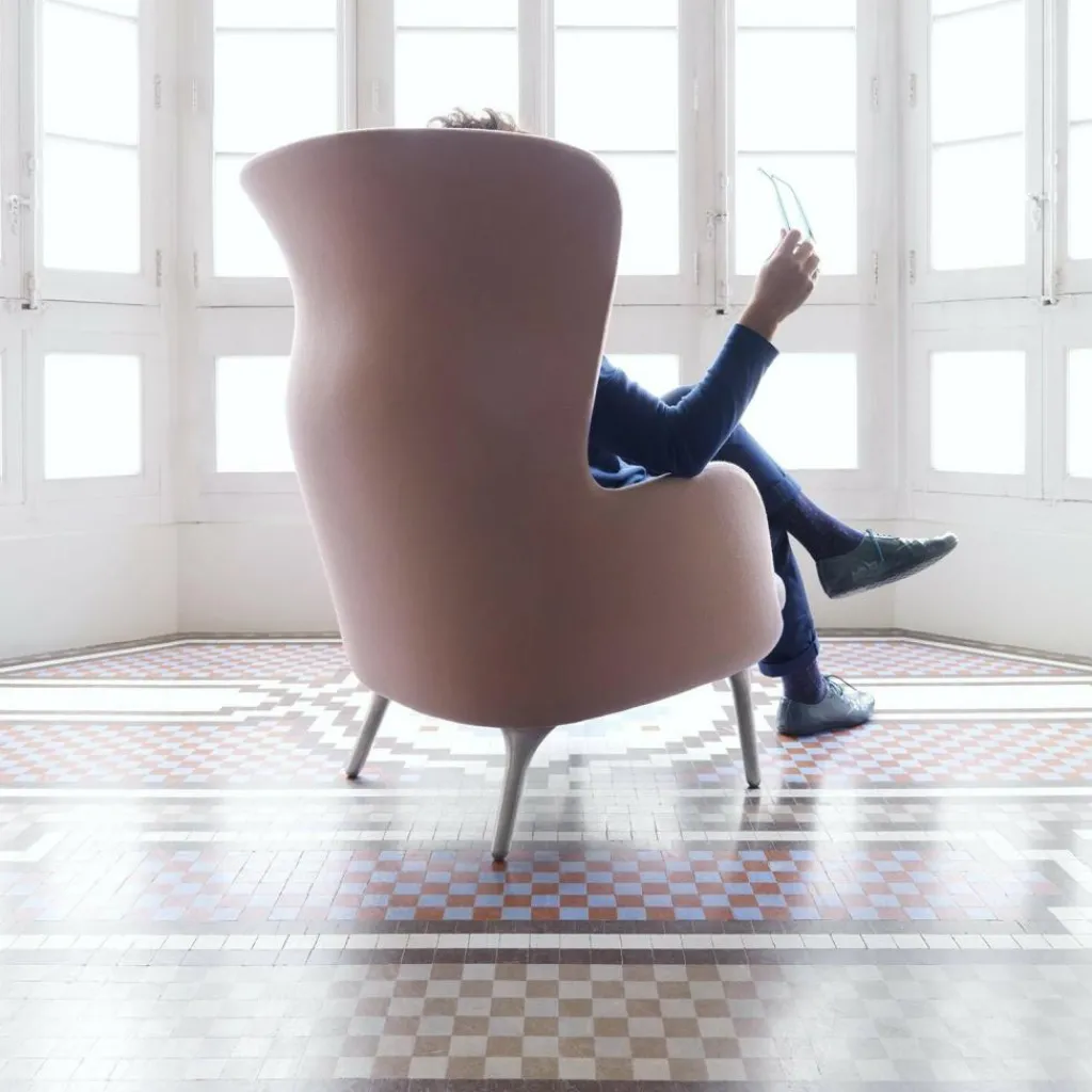 Fritz Hansen Ro™ JH1 Ohrensessel Stoff Füße aus Aluminium| Sessel