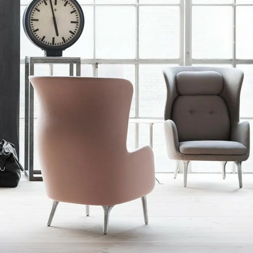 Fritz Hansen Ro™ JH1 Ohrensessel Stoff Füße aus Aluminium| Sessel