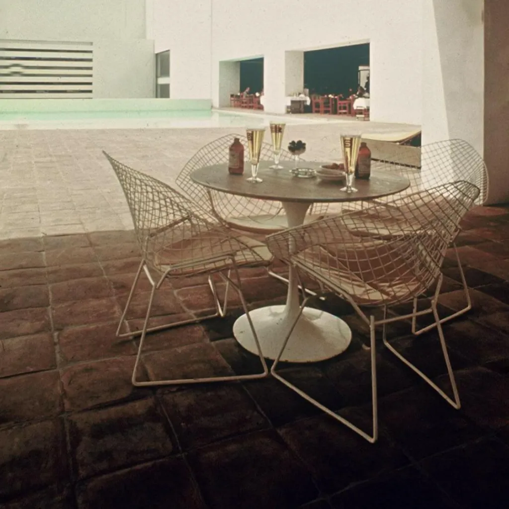 Gartentische^Knoll International Saarinen Gartentisch Ø107cm