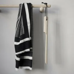 Fritz Hansen Skagerak Georg Garderobenleiste 115cm| Garderoben