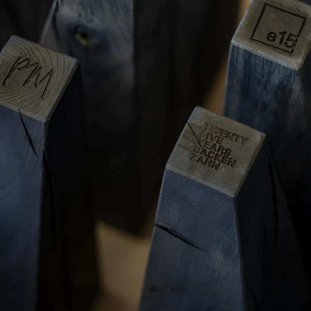 e15 ST04 Backenzahn Hocker| Hocker