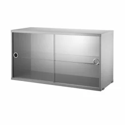 Regale^String System Vitrinenschrank mit Schiebtüren