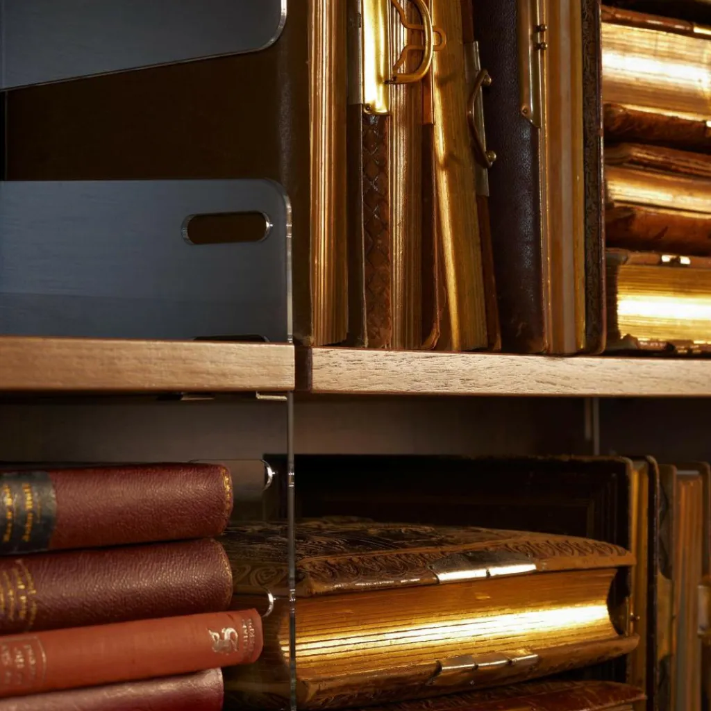 Regalsysteme^String System Wandleiter Plexiglas 50x30cm