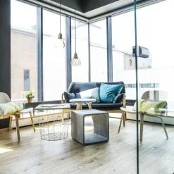 Muuto Visu Lounge Chair mit Holzgestell| Sessel