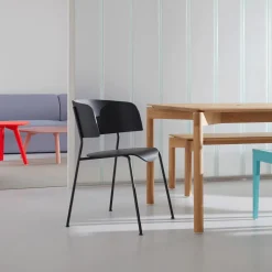 Stühle^OUT Objekte unserer Tage Wagner Armlehnstuhl Gestell schwarz