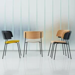 Stühle^OUT Objekte unserer Tage Wagner Armlehnstuhl Gestell schwarz