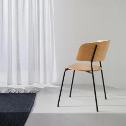 Stühle^OUT Objekte unserer Tage Wagner Armlehnstuhl Gestell schwarz